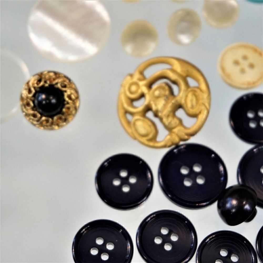 Vintage Buttons Mixed Lot - Picture 3 of 13